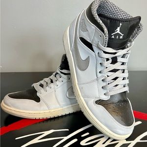 Nike Air Jordan 1 Mid Pure Platinum Metallic